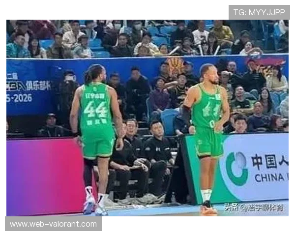 辽篮球迷场外举牌致谢布朗，温情举动暖化外援