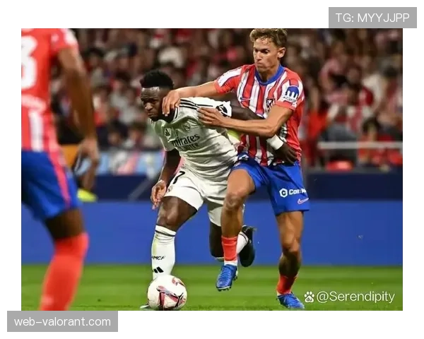 现场报道：柏林德比火爆异常，上半场已出现两张红牌